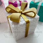 Load image into Gallery viewer, Knitted Box White/Gold Bow
